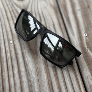 Costa Rinconcito Black Frames with Gray Mirror Lens 580p